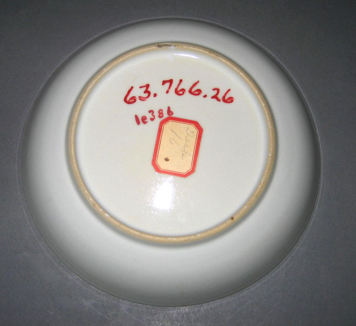 1963.0766.026 saucer underside