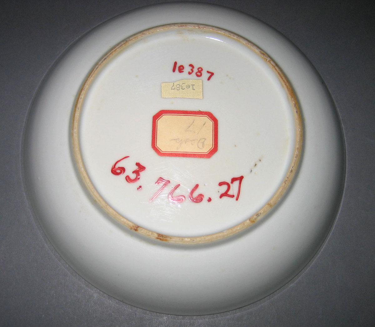 1963.0766.027 saucer underside