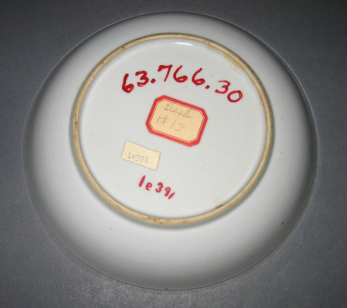 1963.0766.030 saucer underside