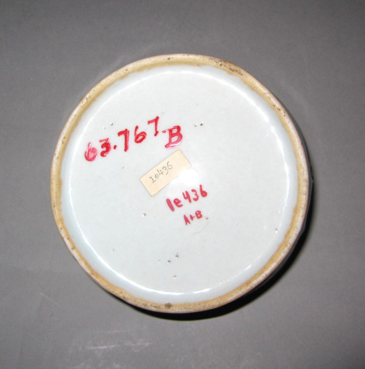 1963.0767 B Porcelain dish underside