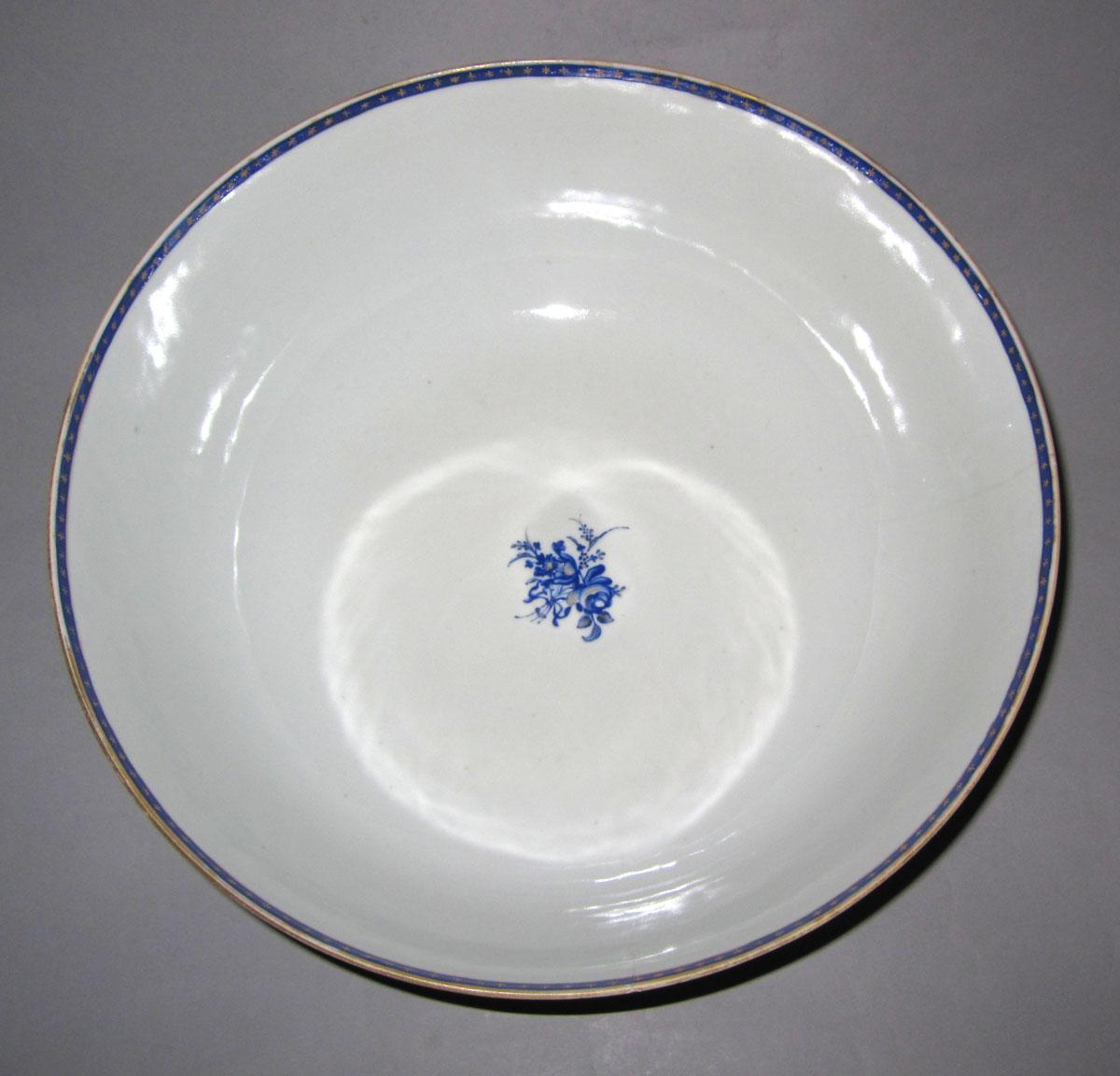 1963.0771.002 Porcelain bowl top