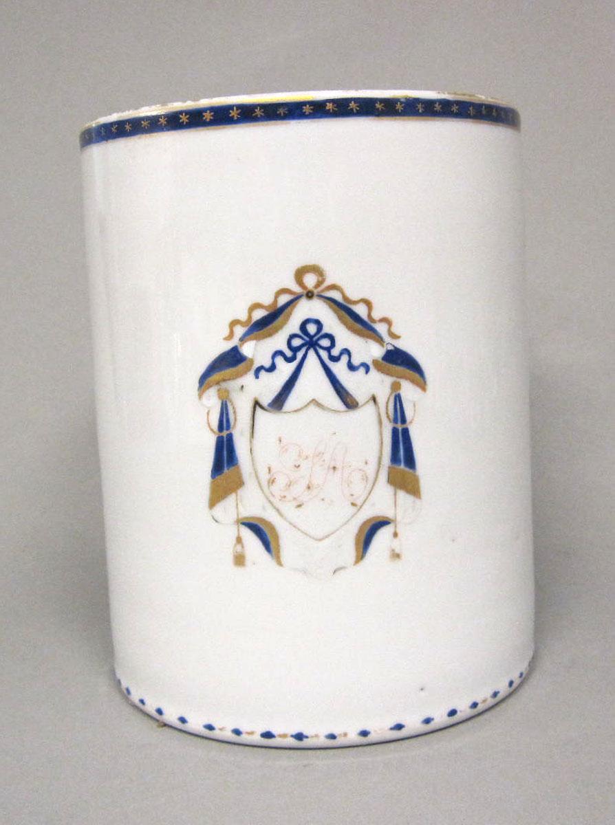 1963.0771.003 Porcelain mug medallion