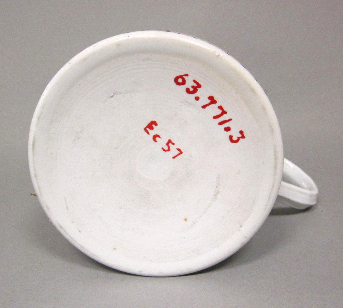 1963.0771.003 Porcelain mug underside