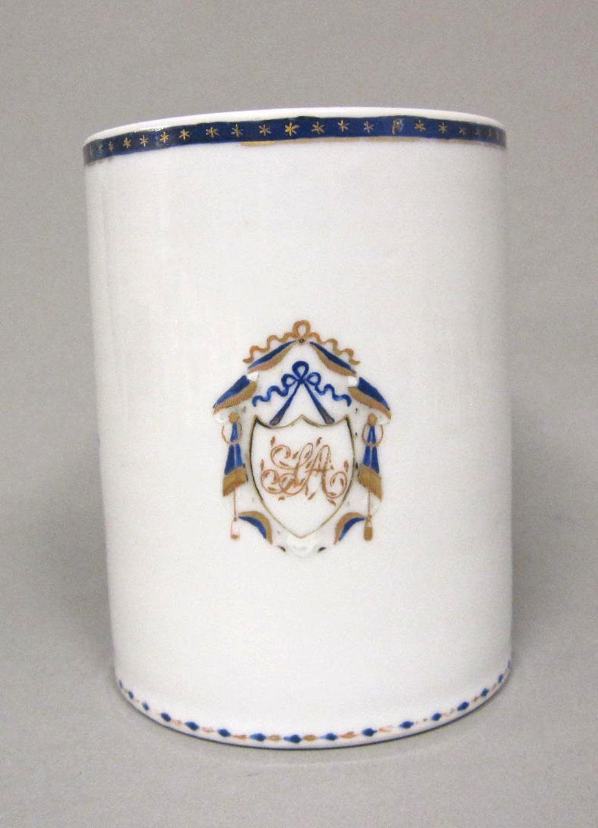 1963.0771.005 Porcelain mug medallion