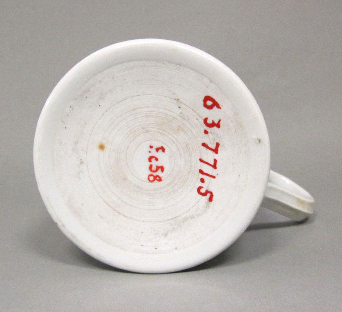 1963.0771.005 Porcelain mug underside