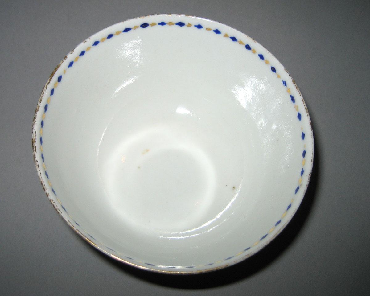 1963.0772.001 Porcelain Teabowl interior