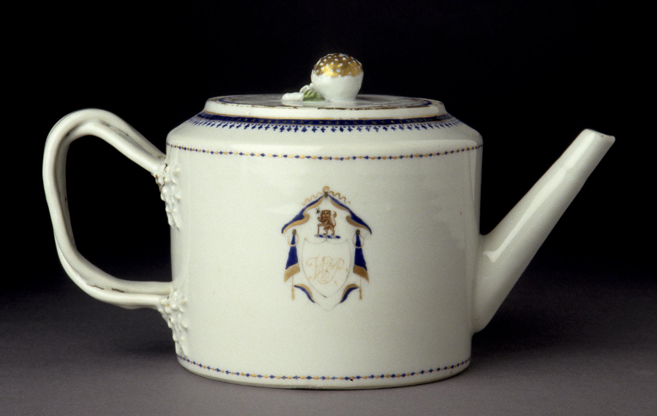 1963.0766.001 Teapot, 1963.0774 Teapot lid