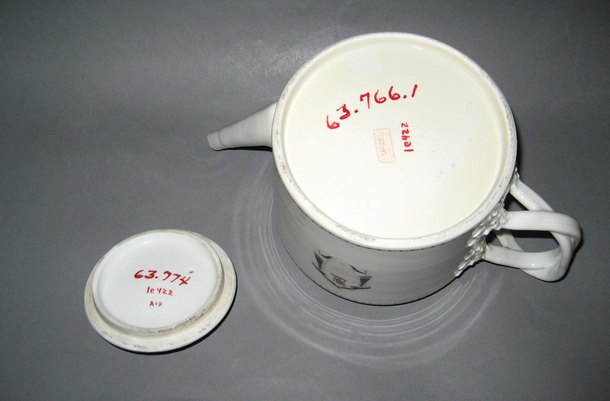 1963.0766.001 Teapot and 1963.0774 lid underside