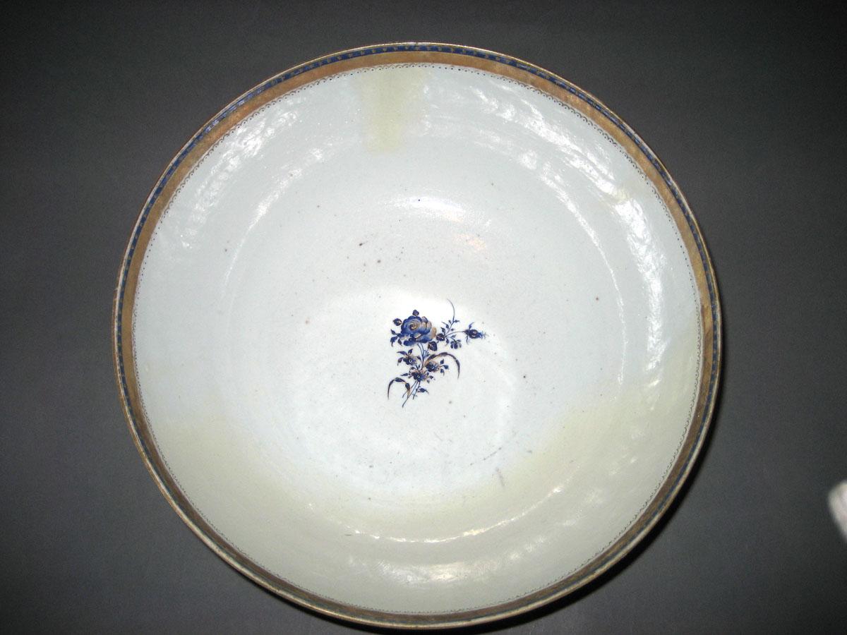 1963.0776.001 Porcelain Punch Bowl interior