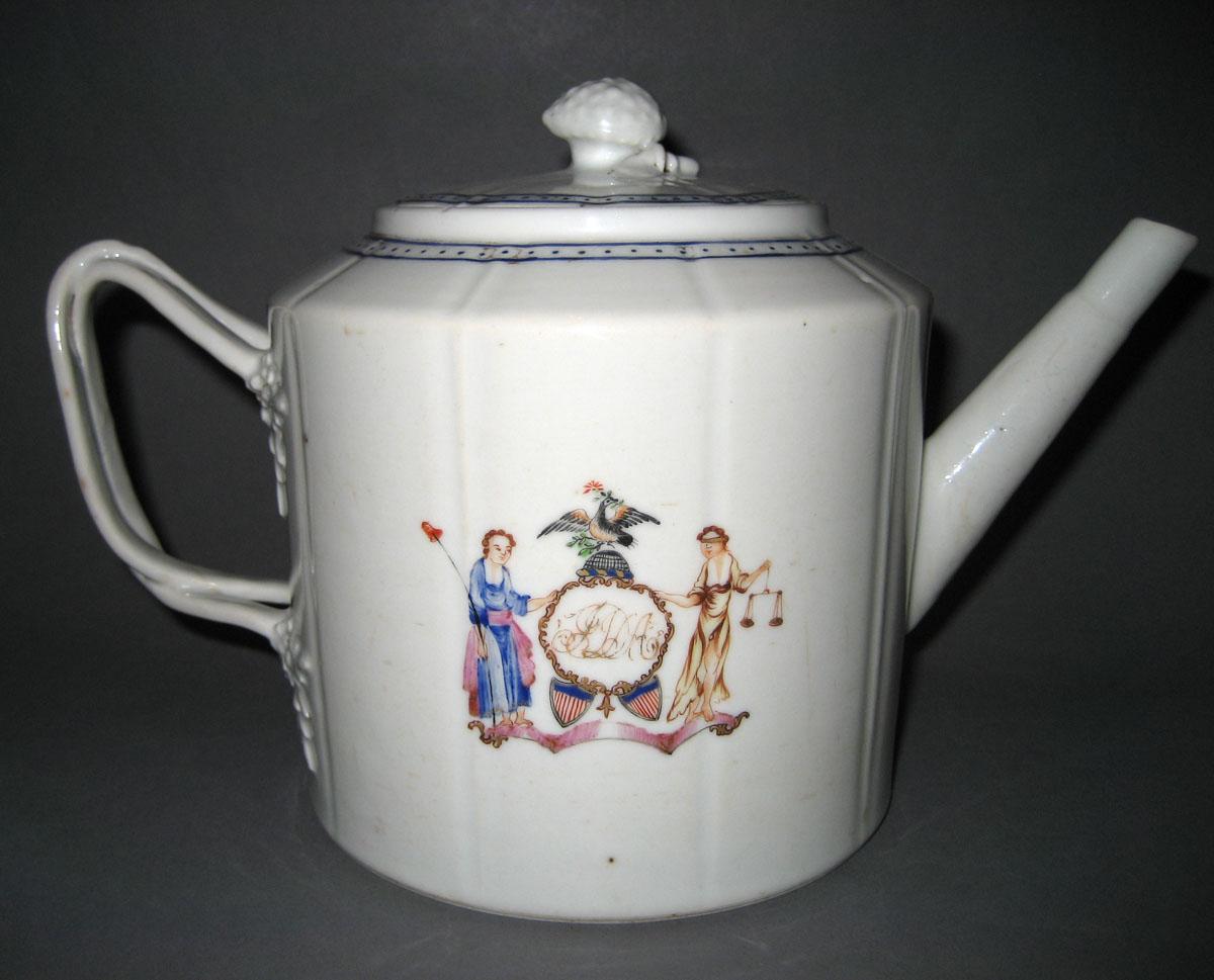 1963.0777.001 Porcelain Teapot side 2