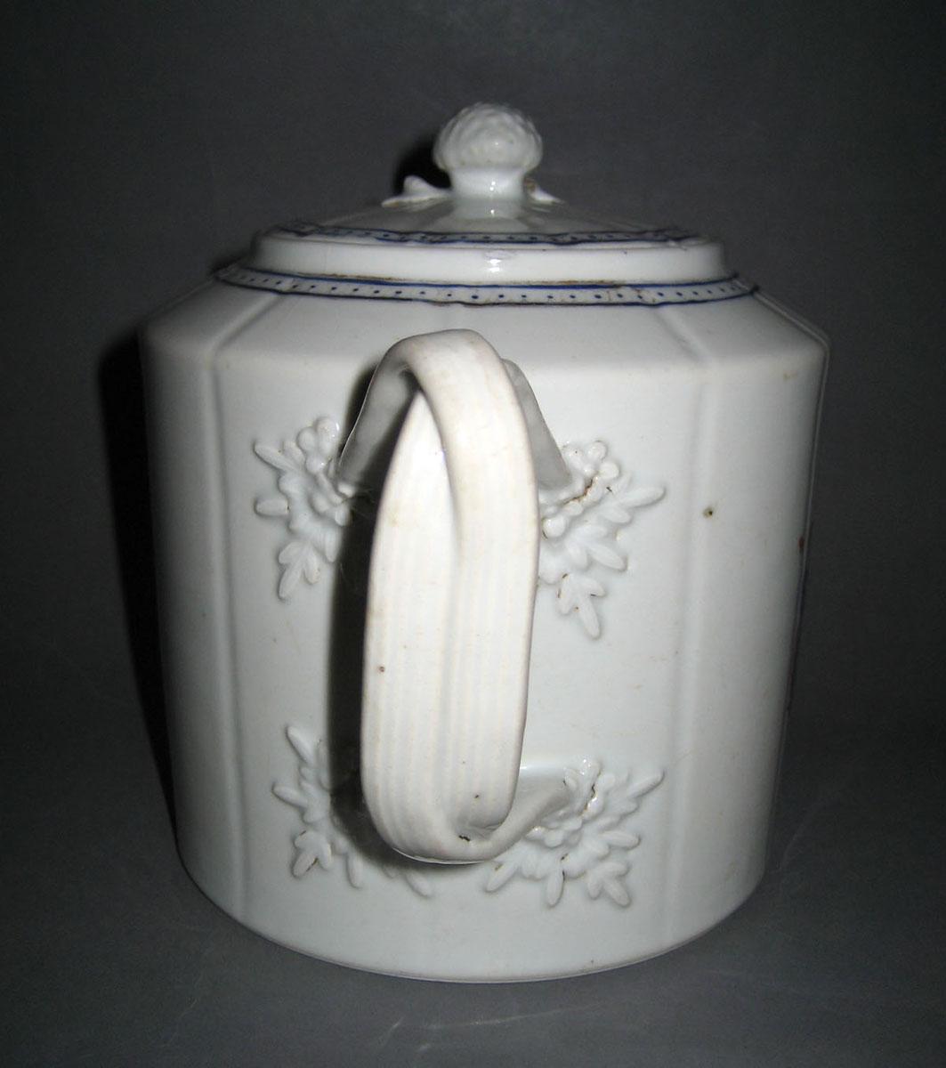 1963.0777.001 Porcelain Teapot back