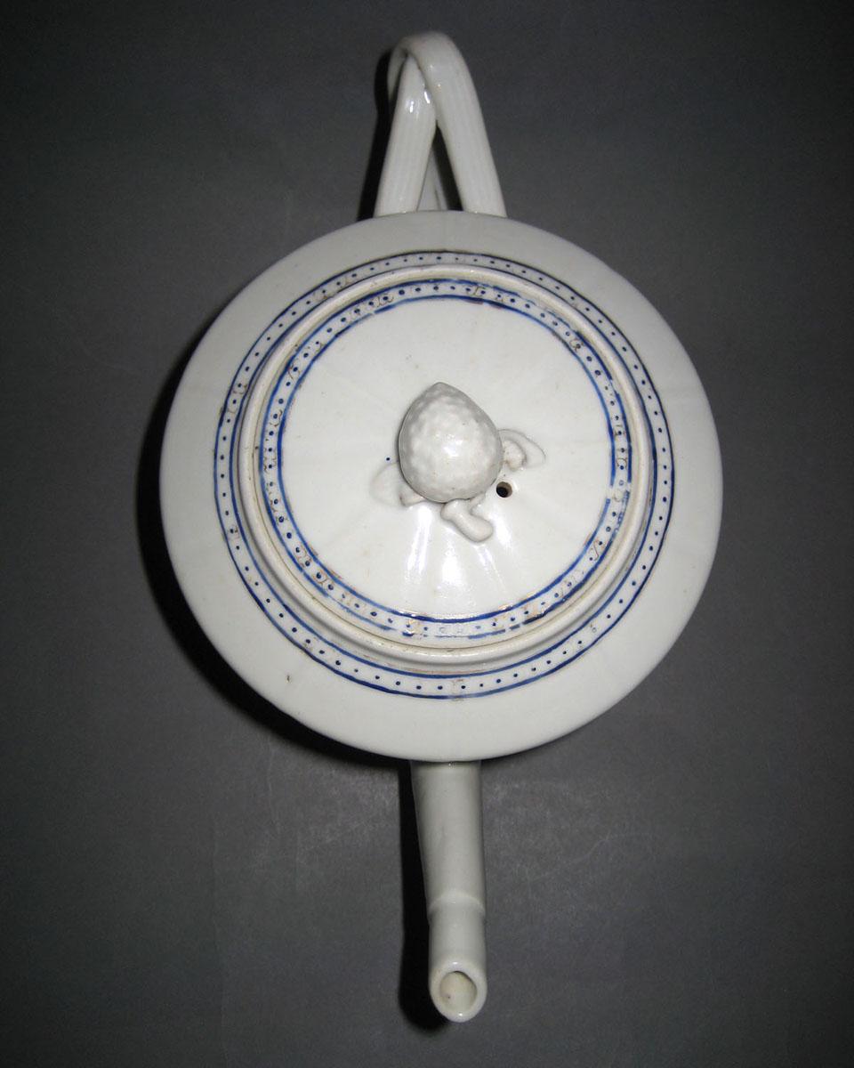 1963.0777.001 Porcelain Teapot top
