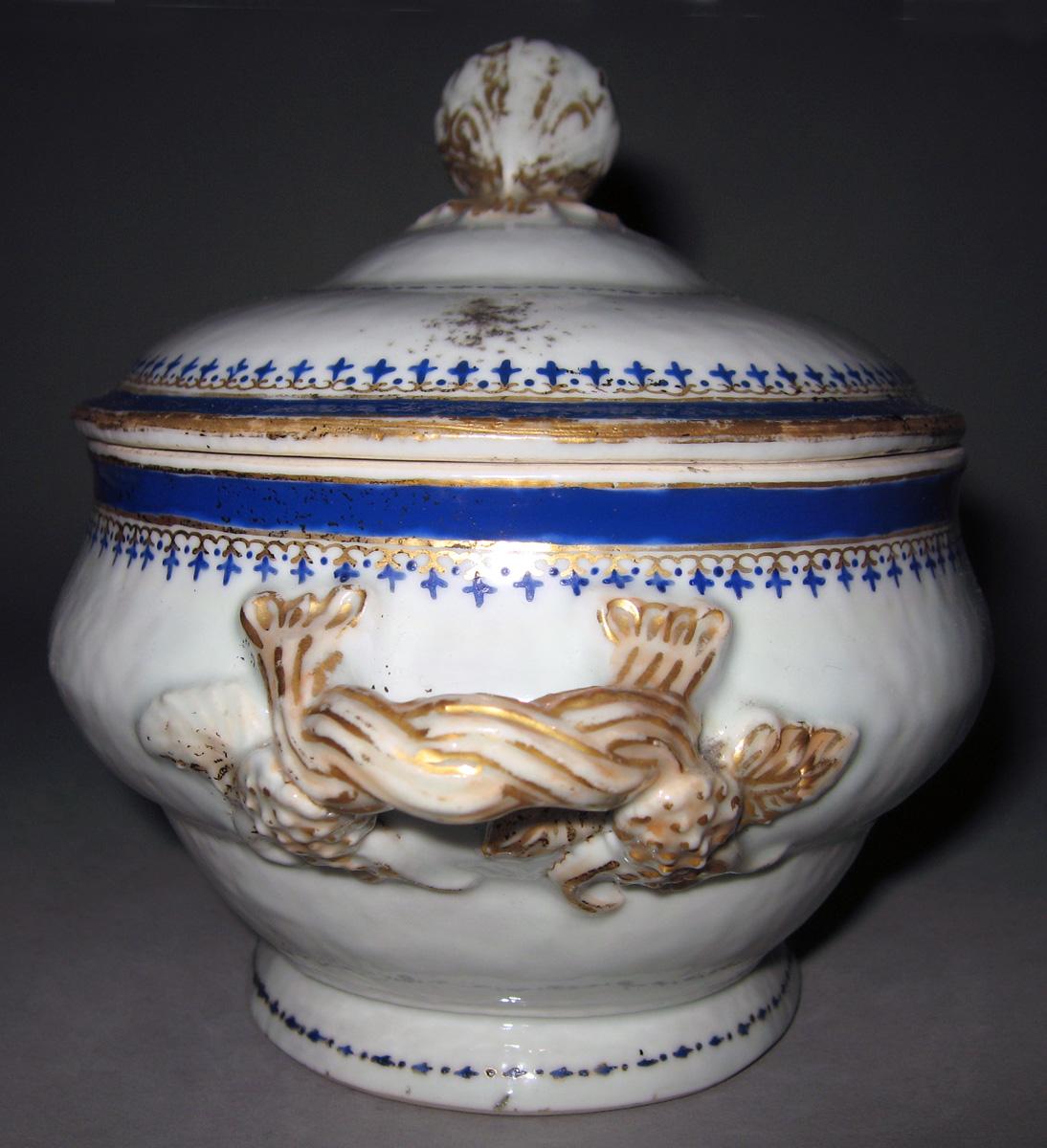 1963.0780.001 A, B Porcelain Tureen side view