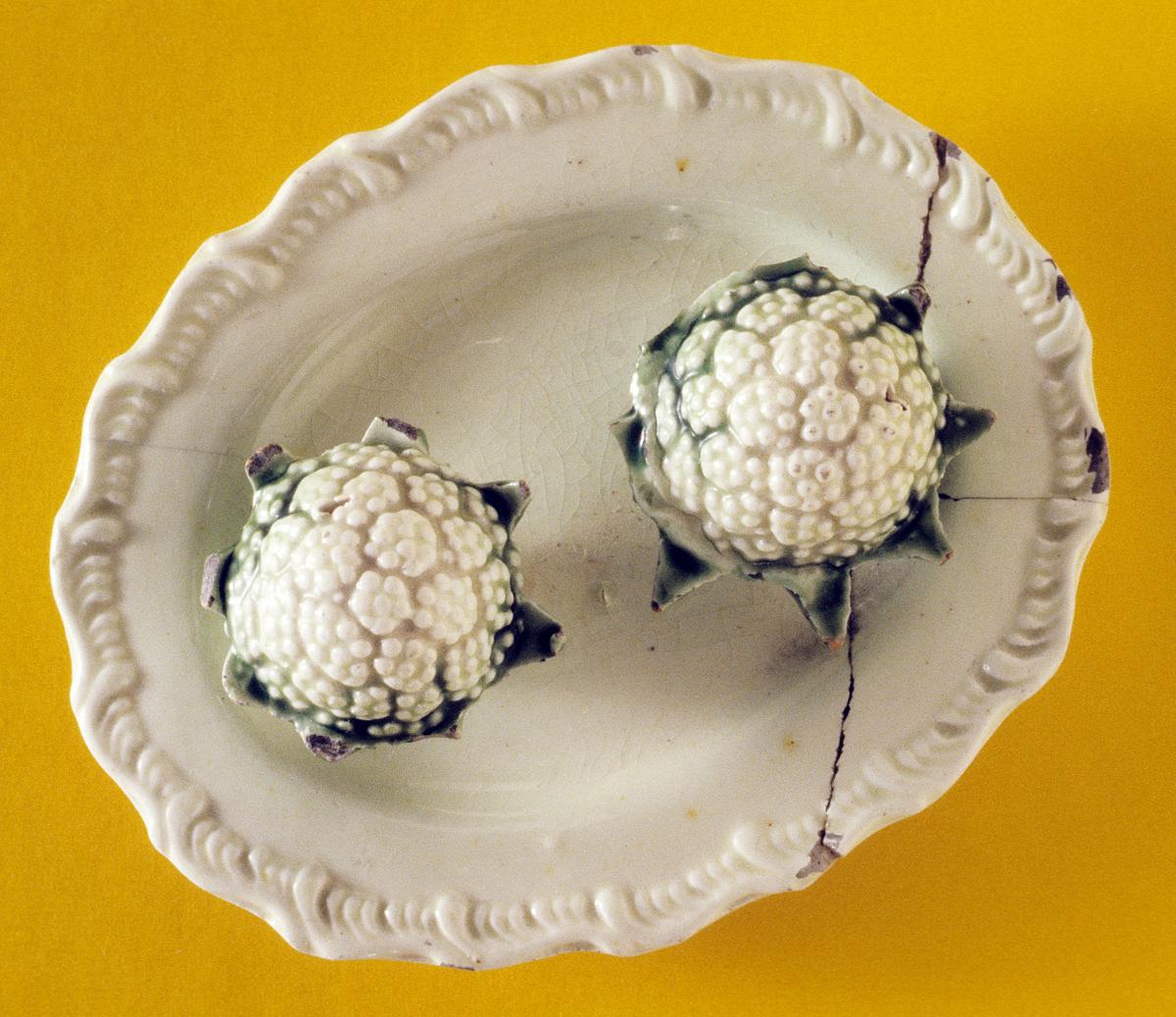 1955.0136.140 Miniature food dish