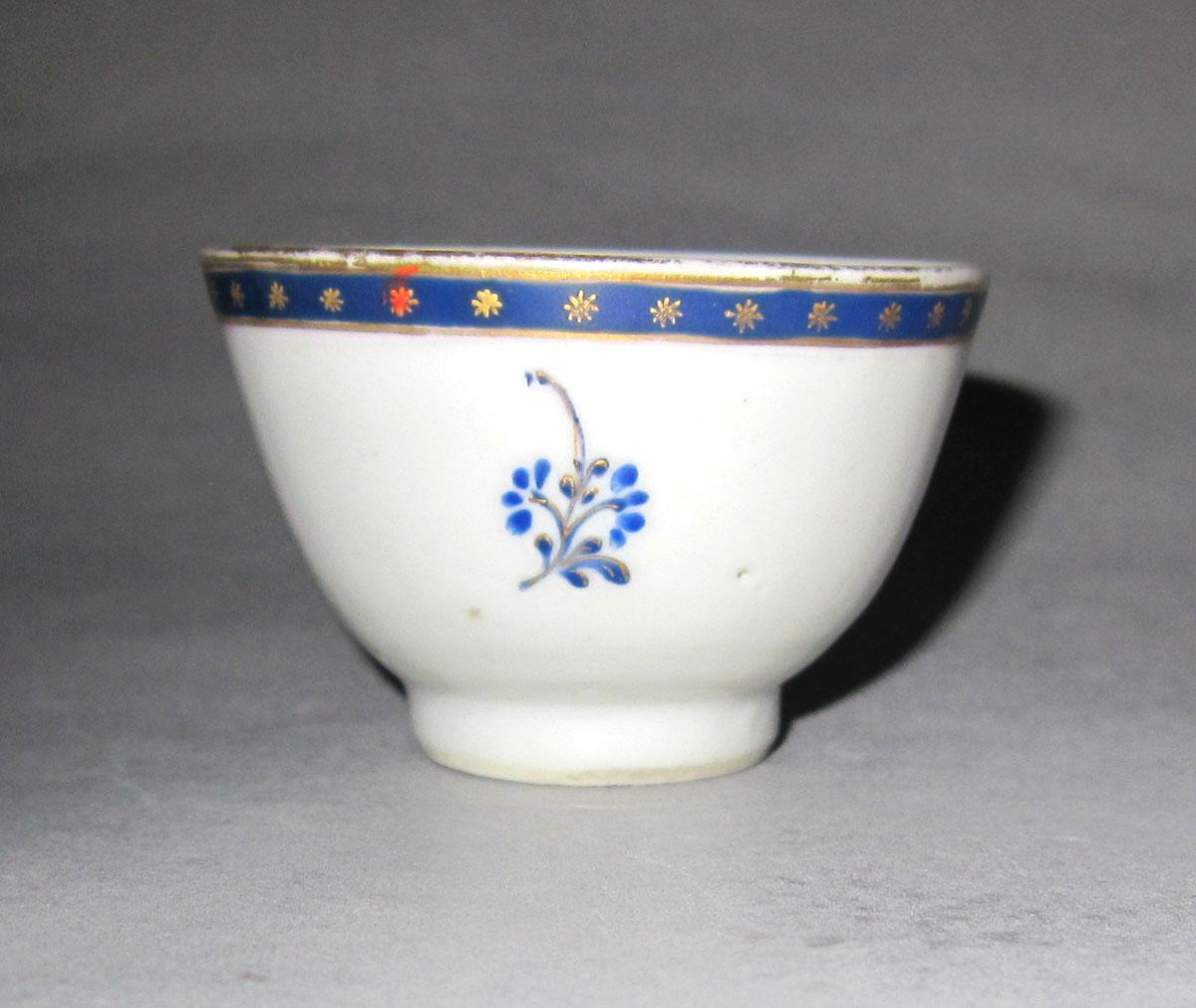 1963.0782 B Porcelain cup reverse