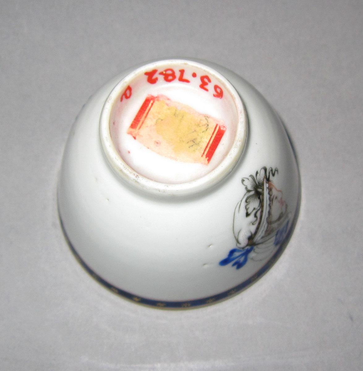 1963.0782 B Porcelain cup underside