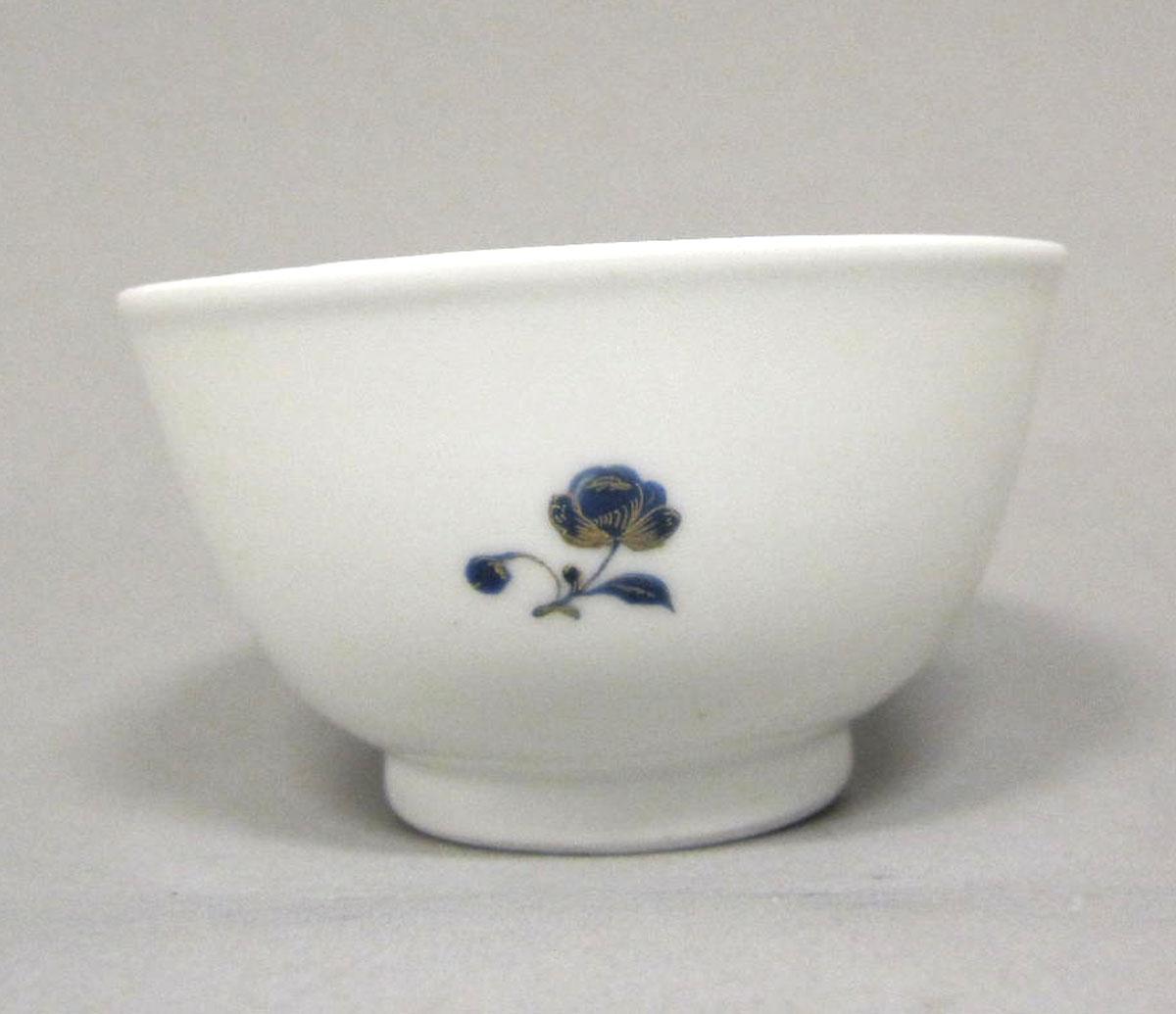 1963.0786.001 Porcelain teabowl face two
