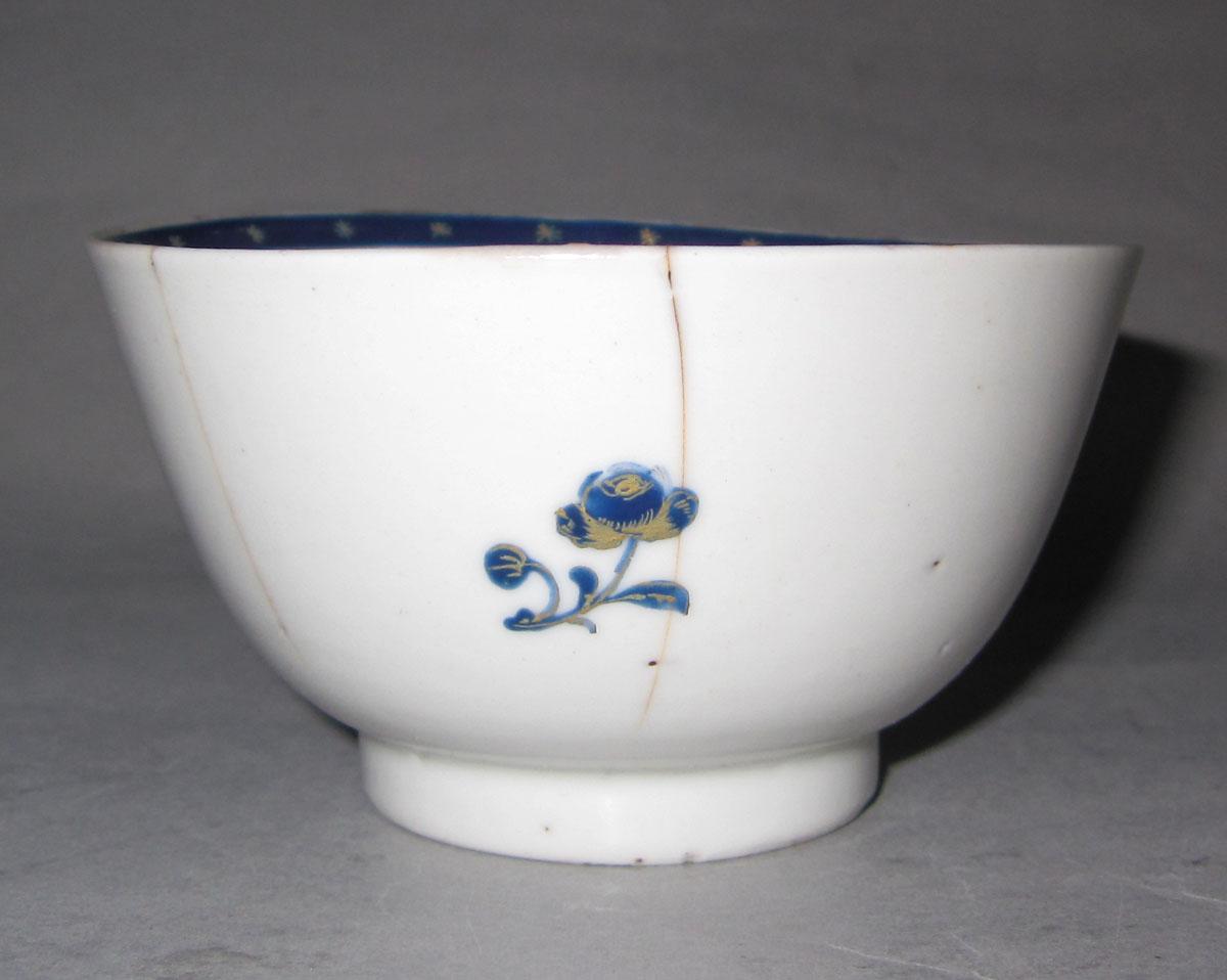 1963.0786.002 Porcelain teabowl face 2
