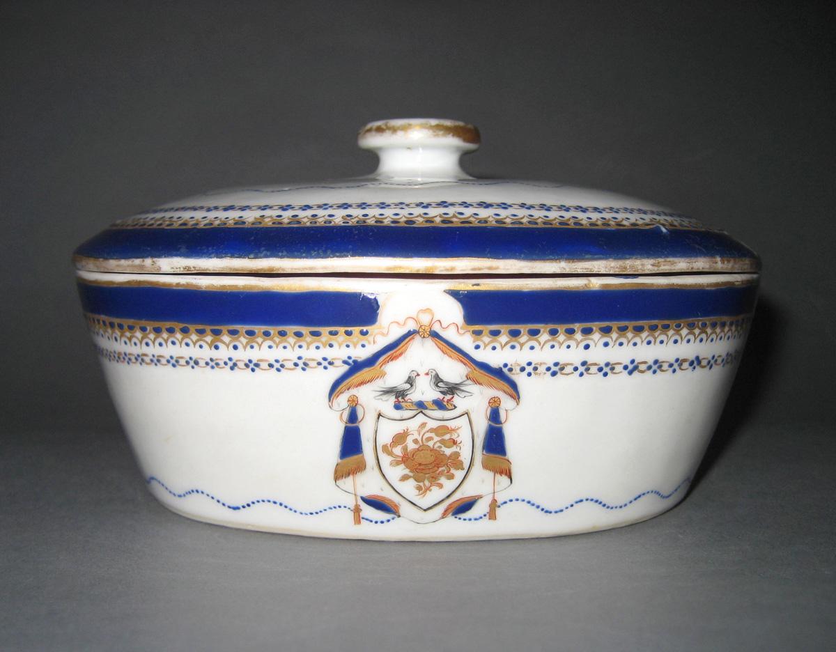 1963.0788.007 A, B Porcelain Dish and Cover