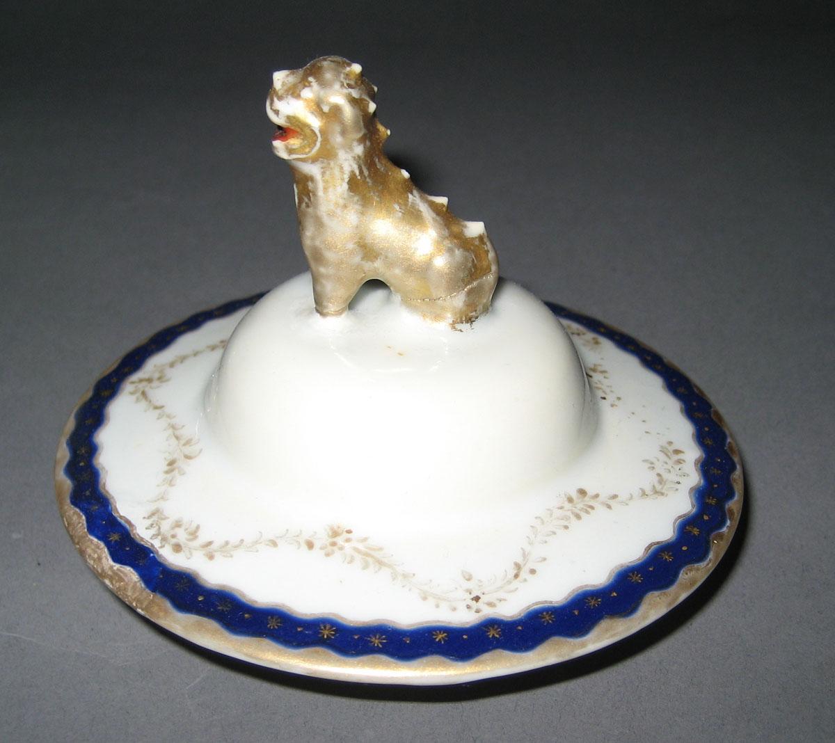 1963.0797.002 A, B Porcelain Flower Container lid