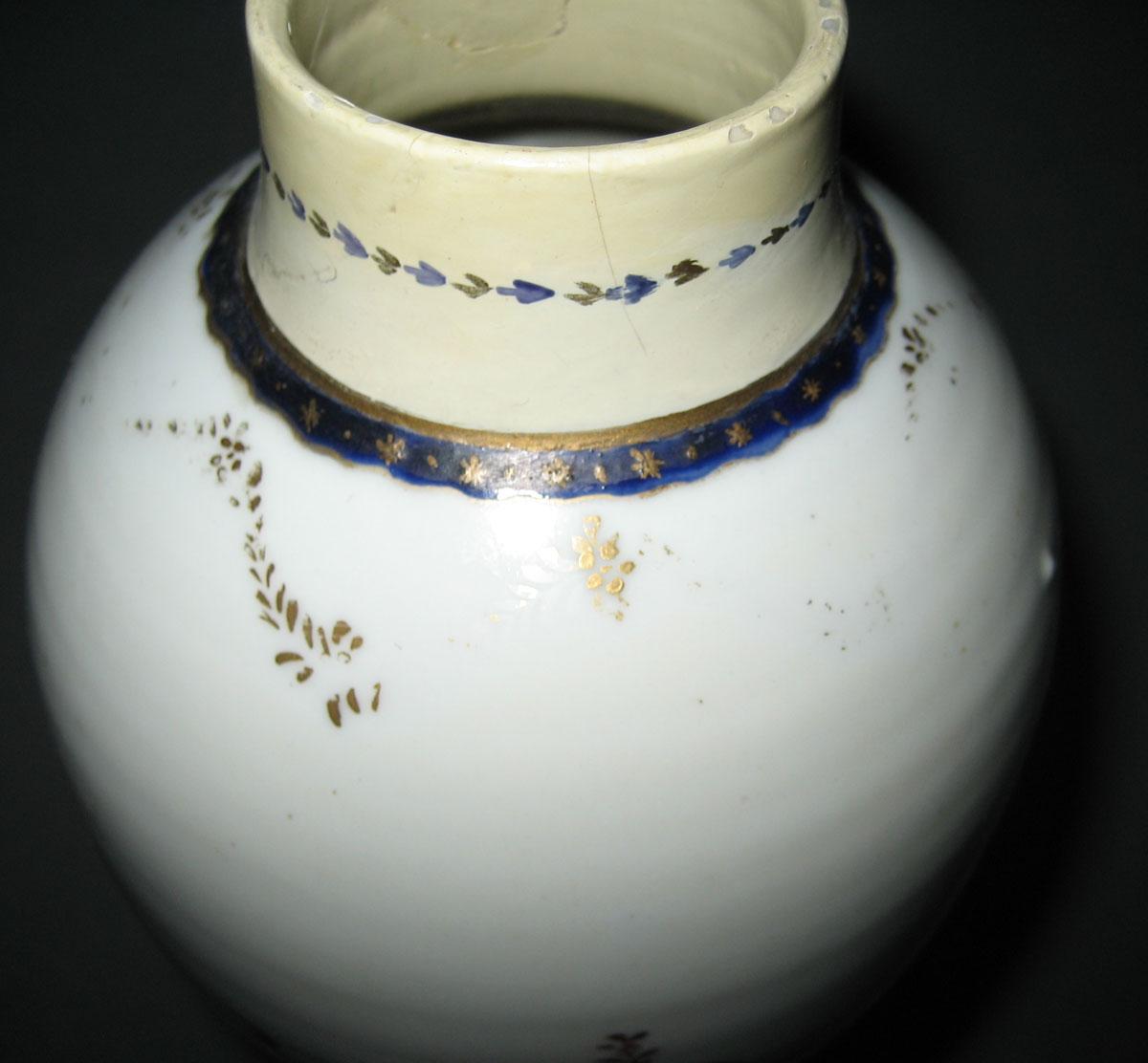 1963.0797.003 A, B Porcelain Flower Container detail