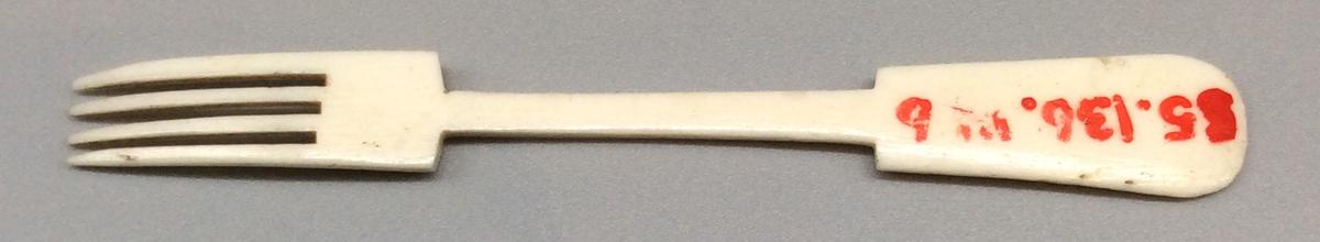 1955.0136.146 Fork, view2