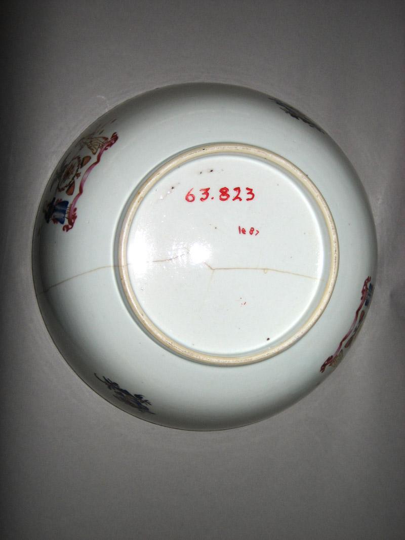 1963.0823 Bowl underside