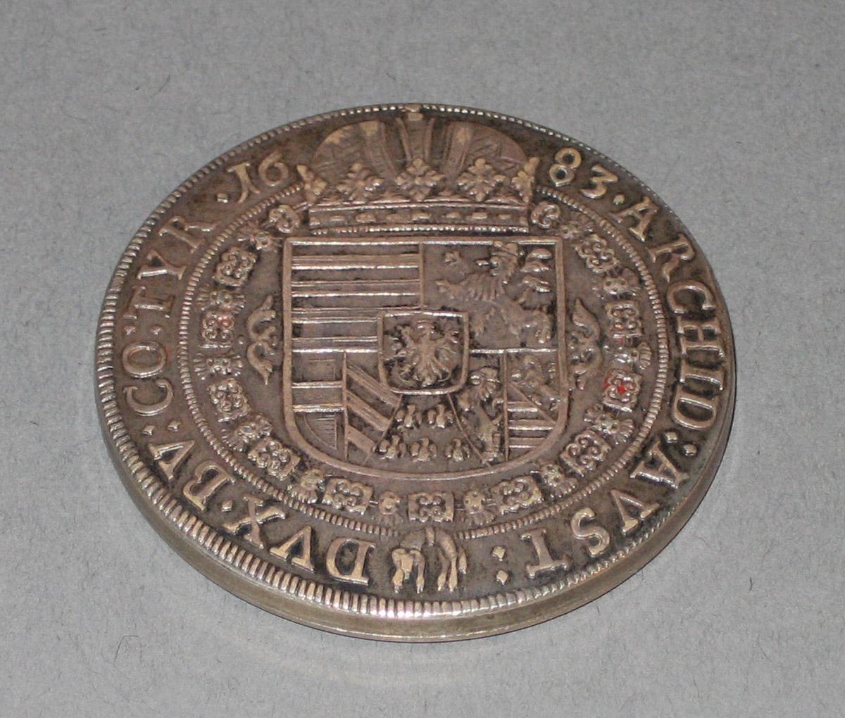 1955.0136.148 A-K Trick coin