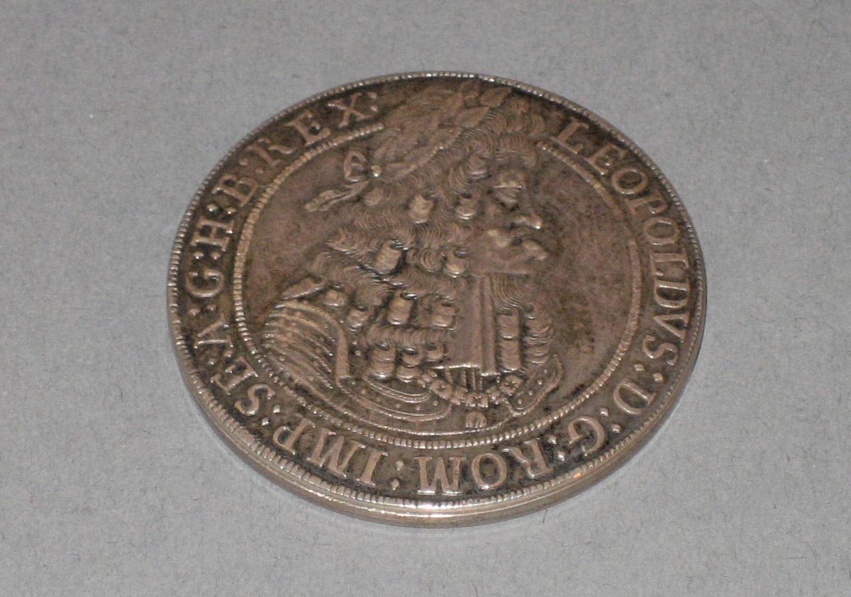 1955.0136.148 A-K Trick coin (detail)