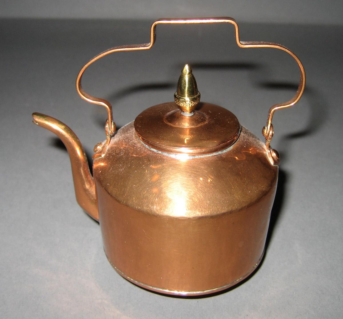 1955.0136.149 A, B Teapot