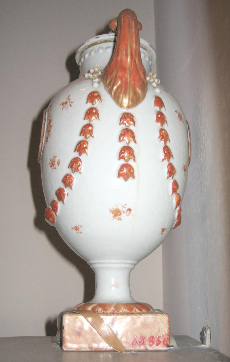 1963.0856 Porcelain urn side