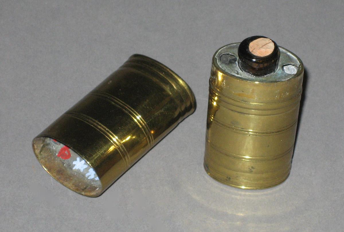 1955.0136.151 A, B Portable inkwell