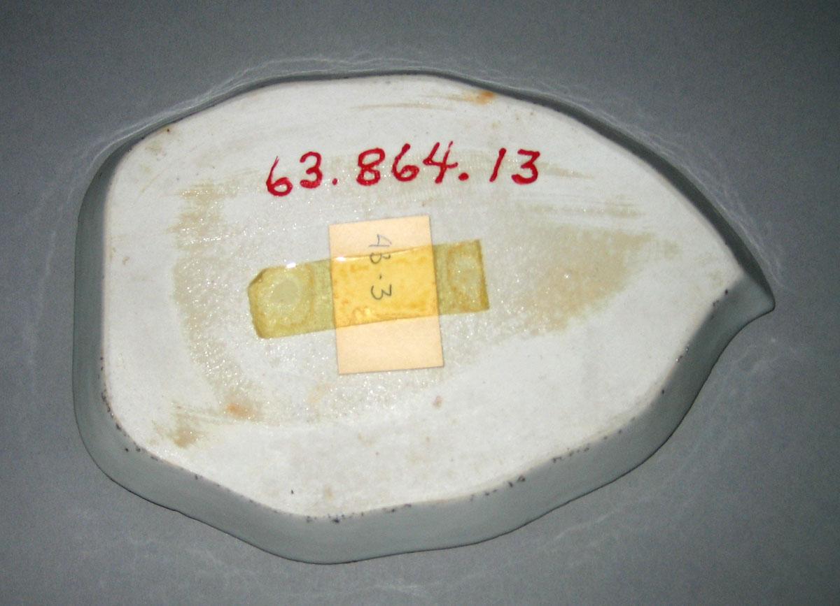 1963.0864.013 Dish underside