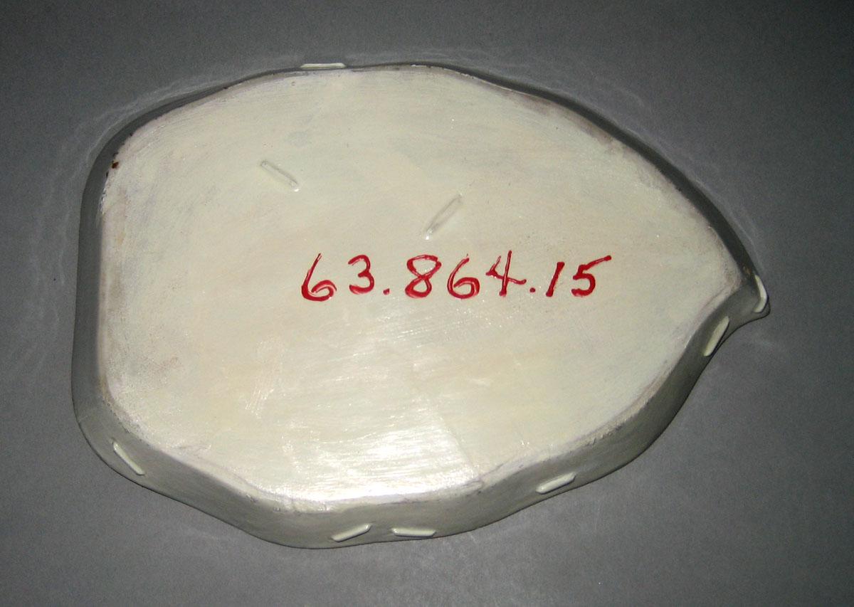 1963.0864.015 Dish underside
