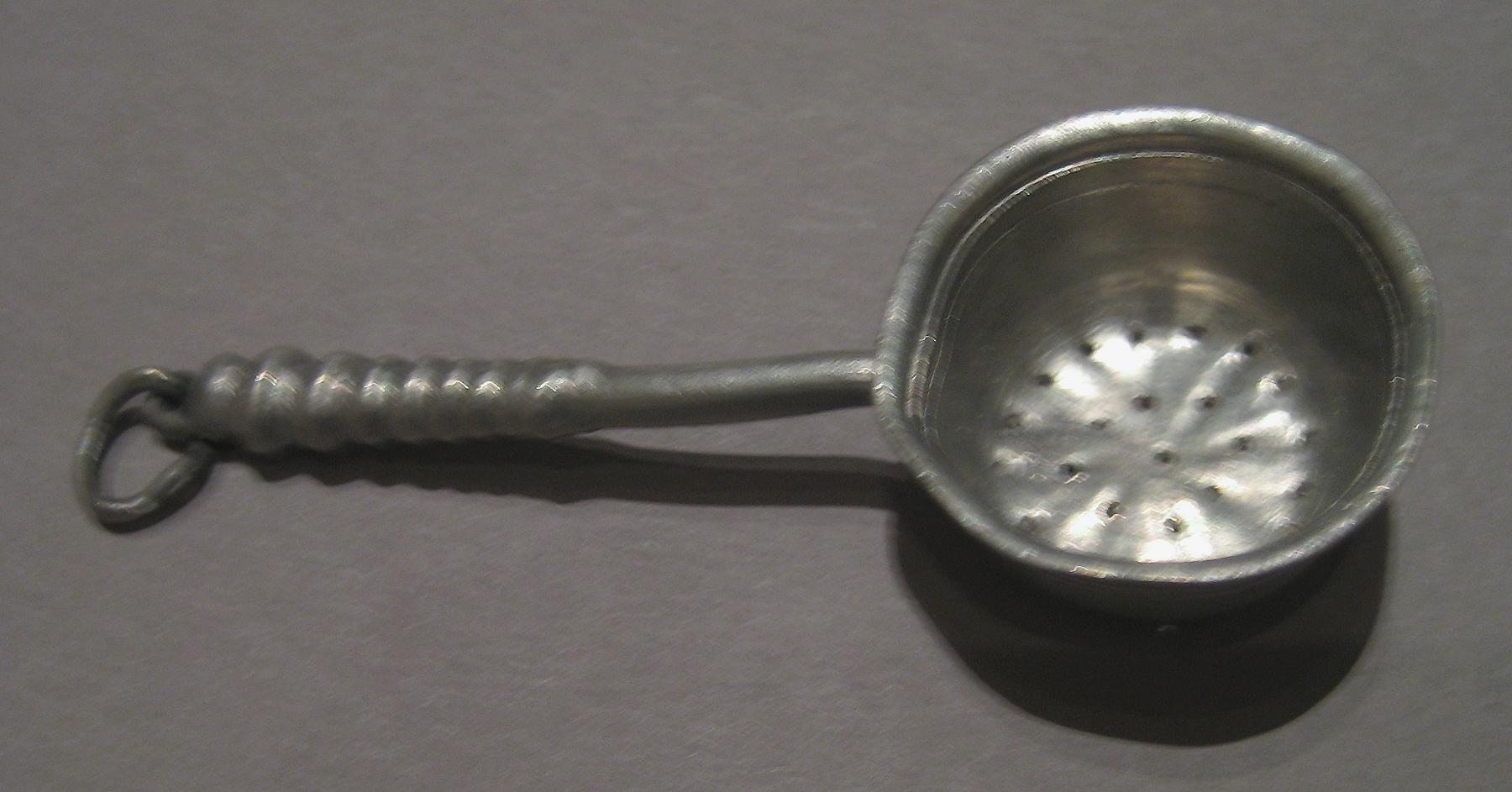 1955.0136.156 Pewter Strainer