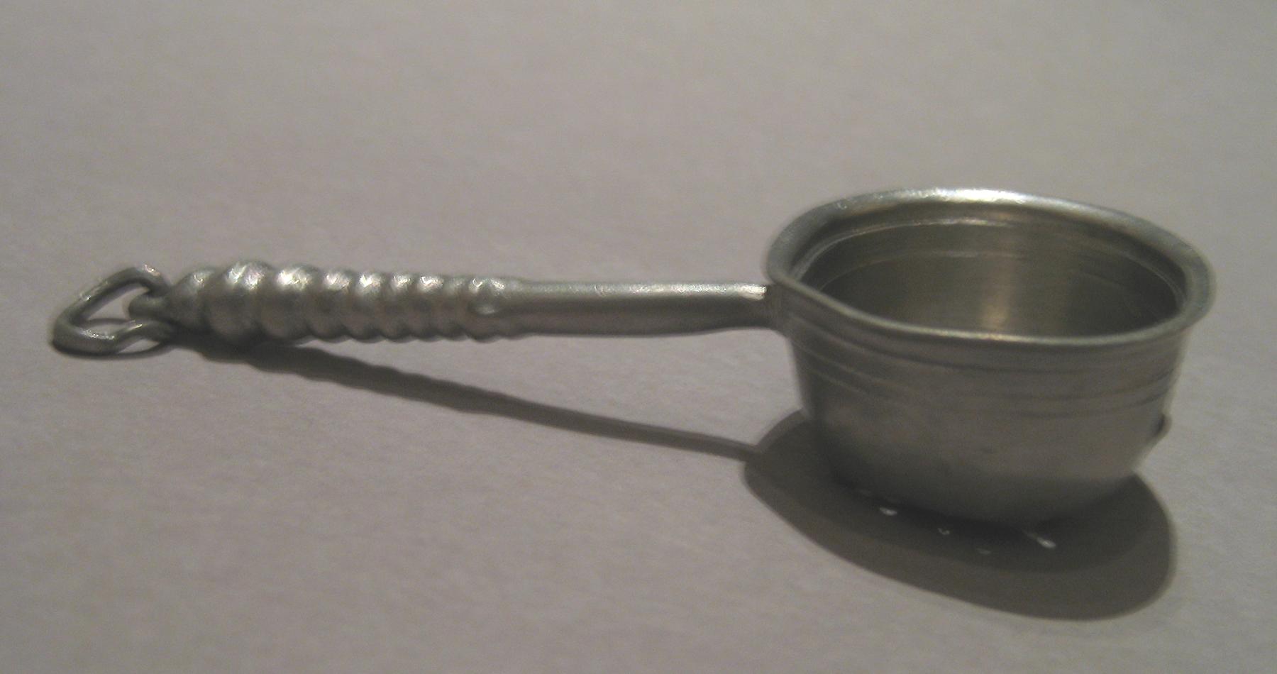 1955.0136.156 Pewter Strainer Profile