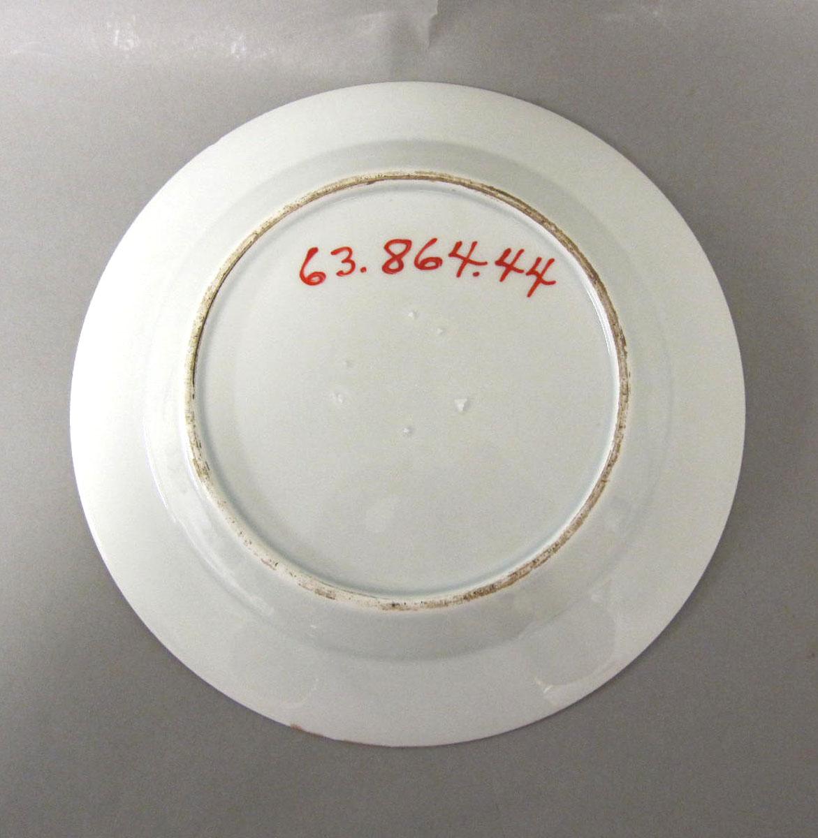 1963.0864.044 Porcelain plate underside