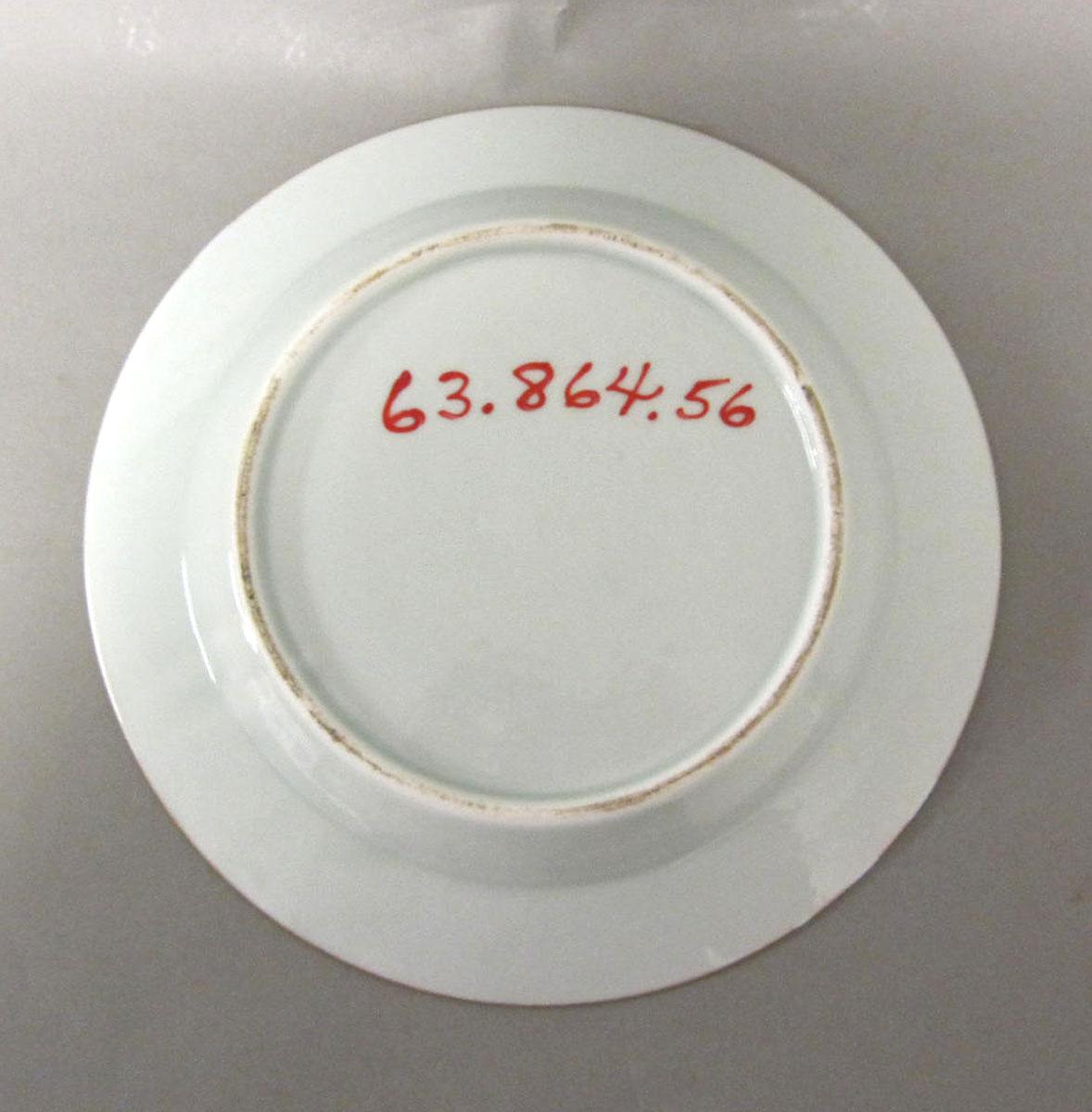 1963.0864.056 Porcelain plate underside