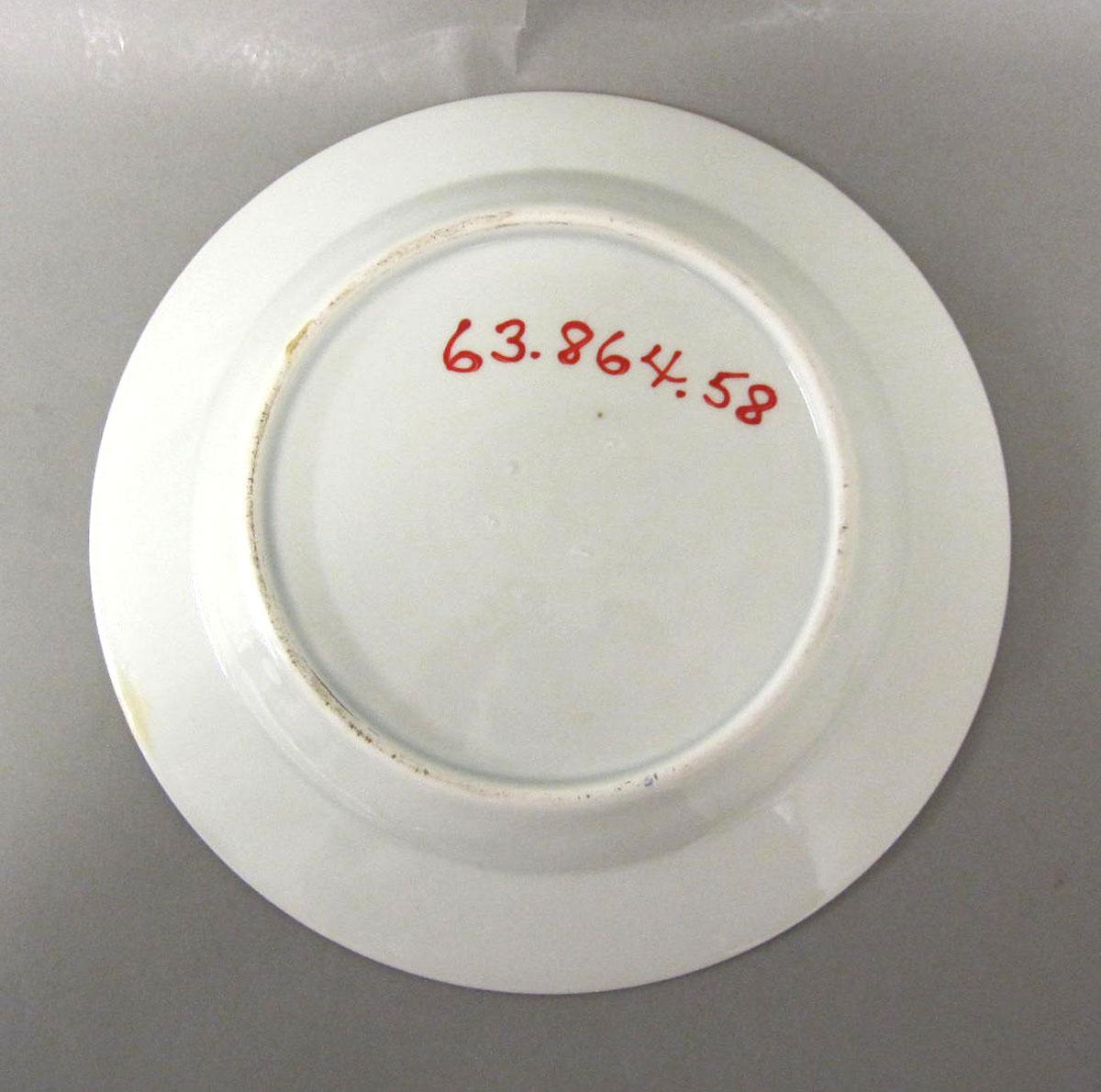 1963.0864.058 Porcelain plate underside