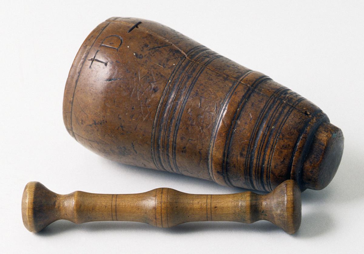 1952.0106 A, B Mortar and Pestle