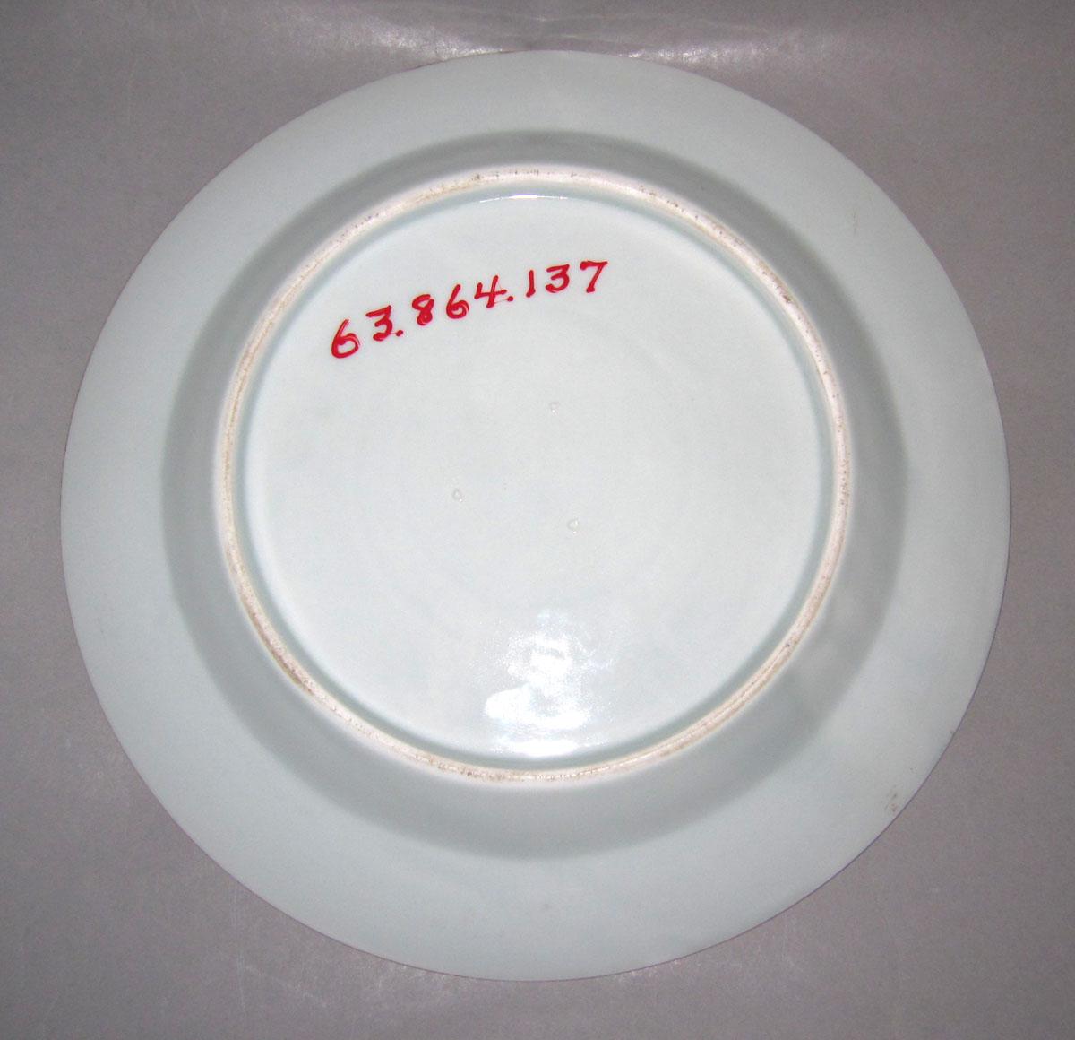 1963.0864.137 Porcelain plate underside
