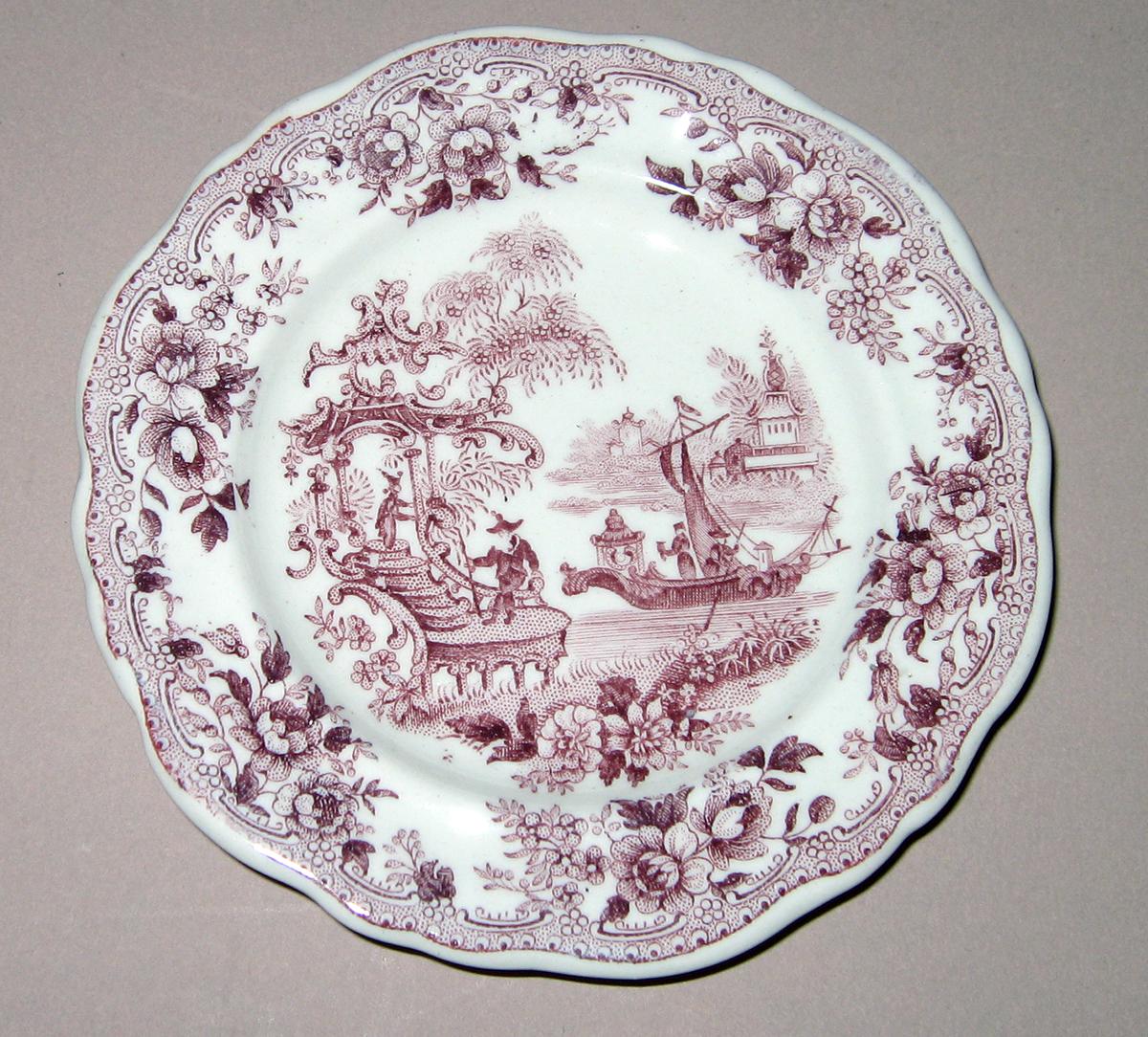 1955.0136.177 Miniature plate with chinoiserie printed scene