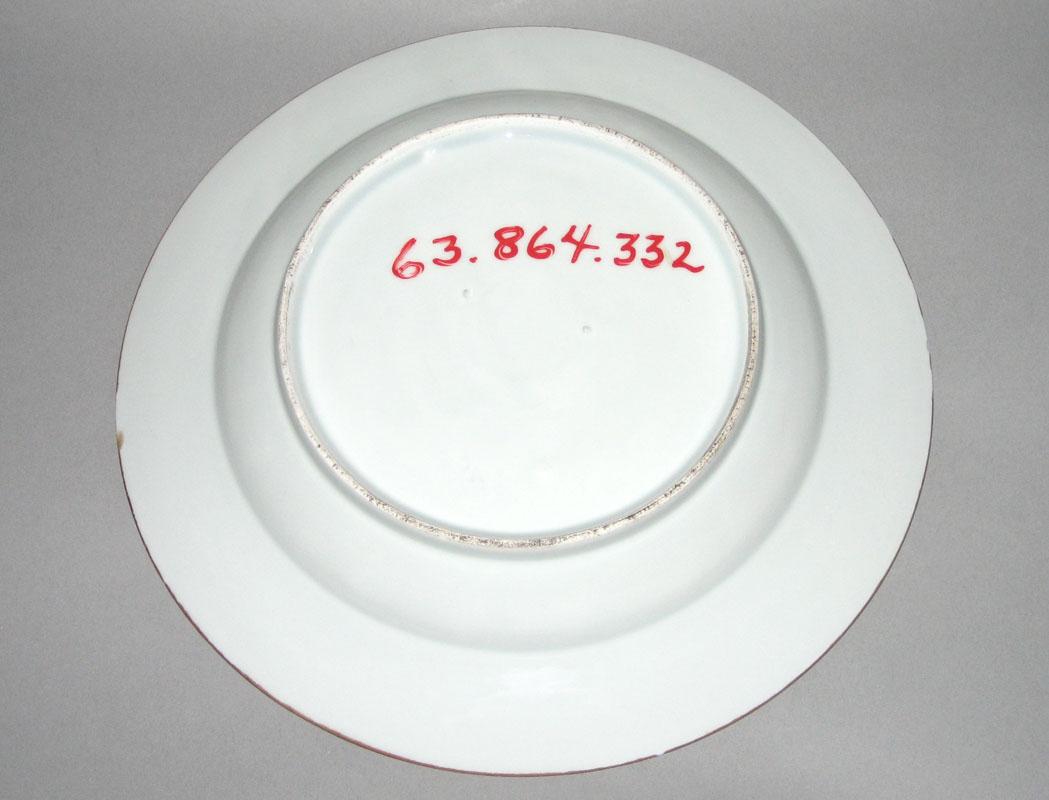 1963.0864.332 Plate or bowl underside