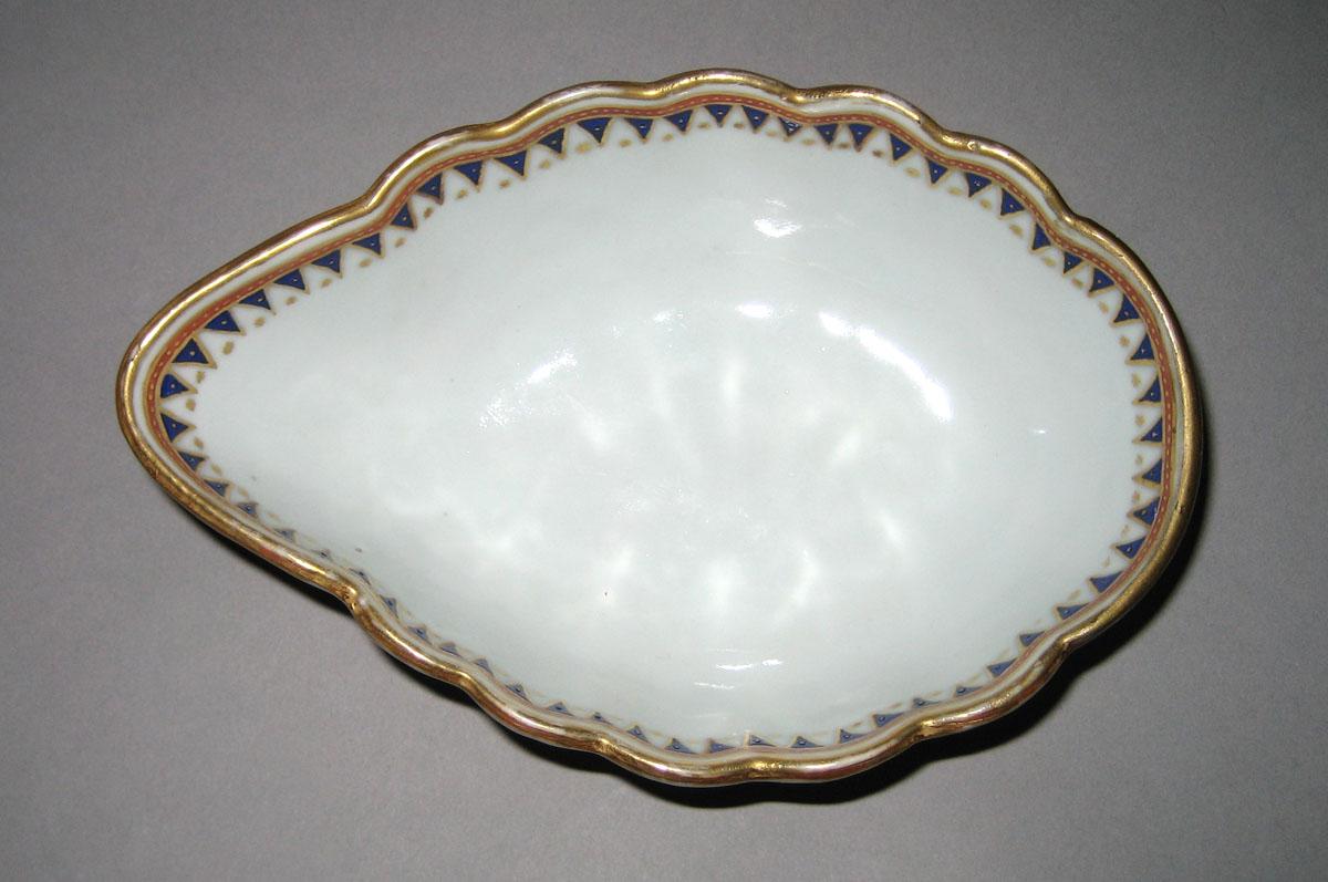 1963.0864.382 Porcelain Sauceboat interior