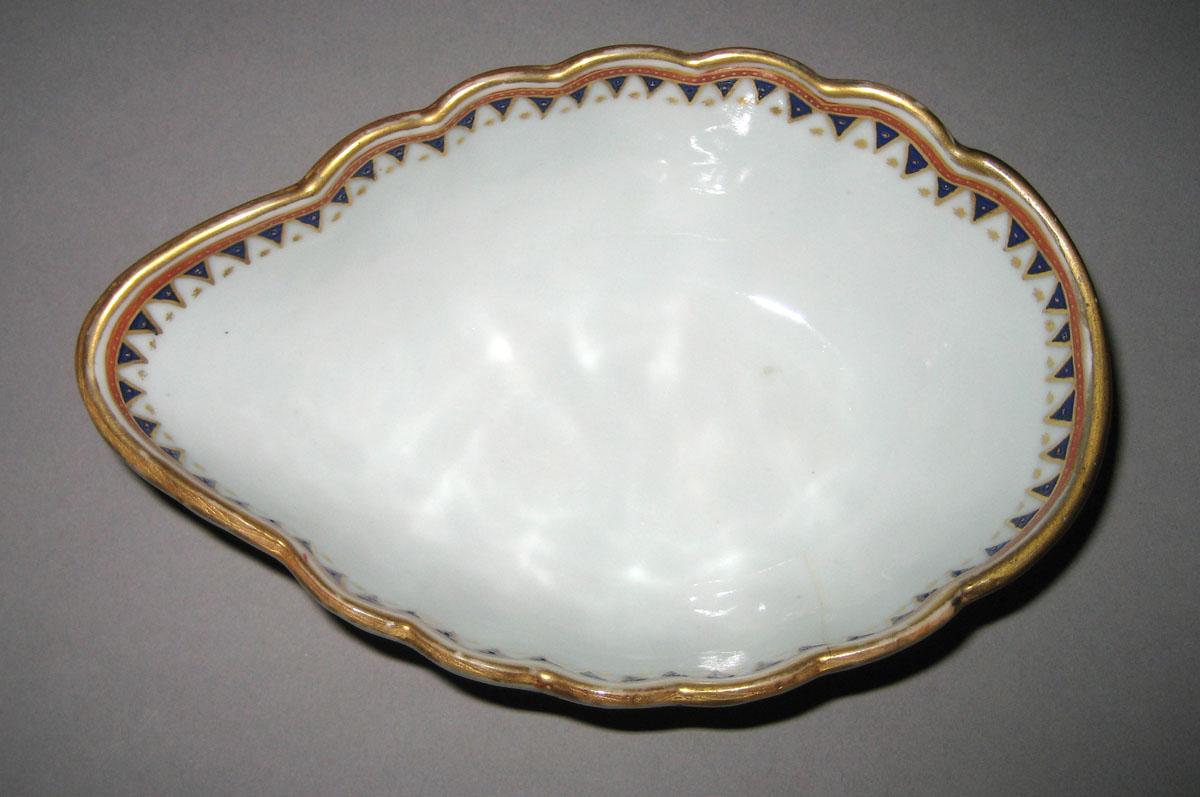 1963.0864.383 Porcelain Sauceboat interior