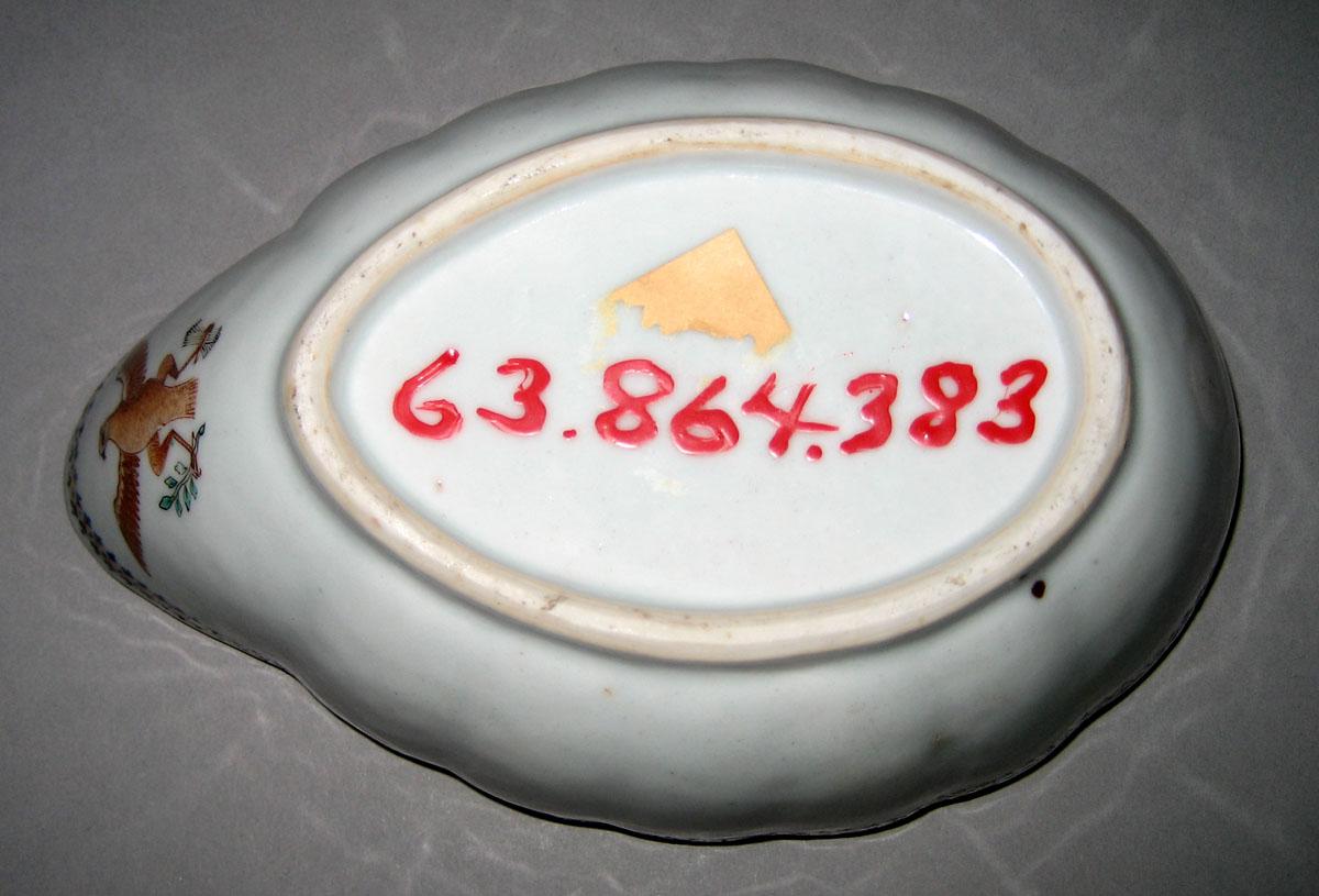 1963.0864.383 Porcelain Sauceboat underside