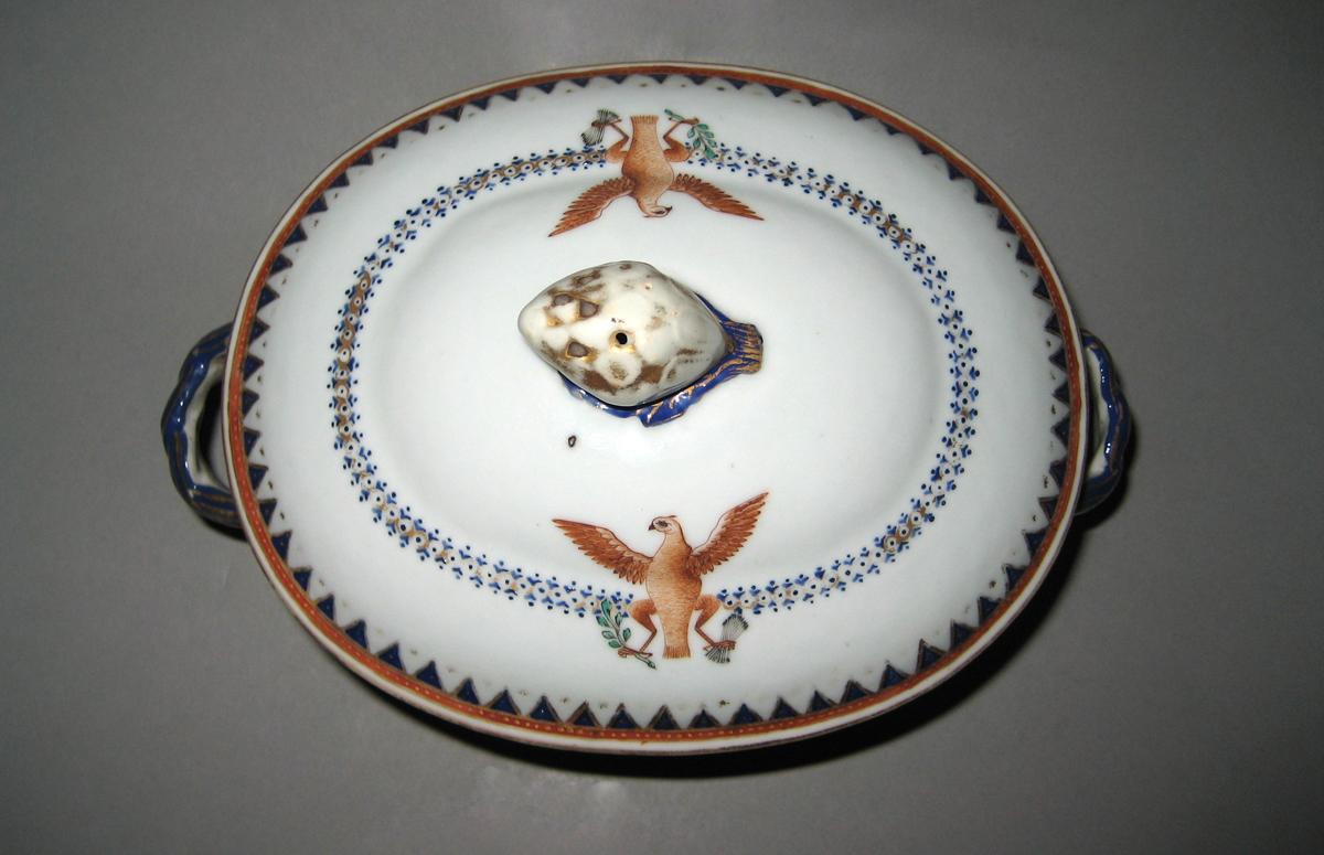 1963.0864.384 Tureen upper