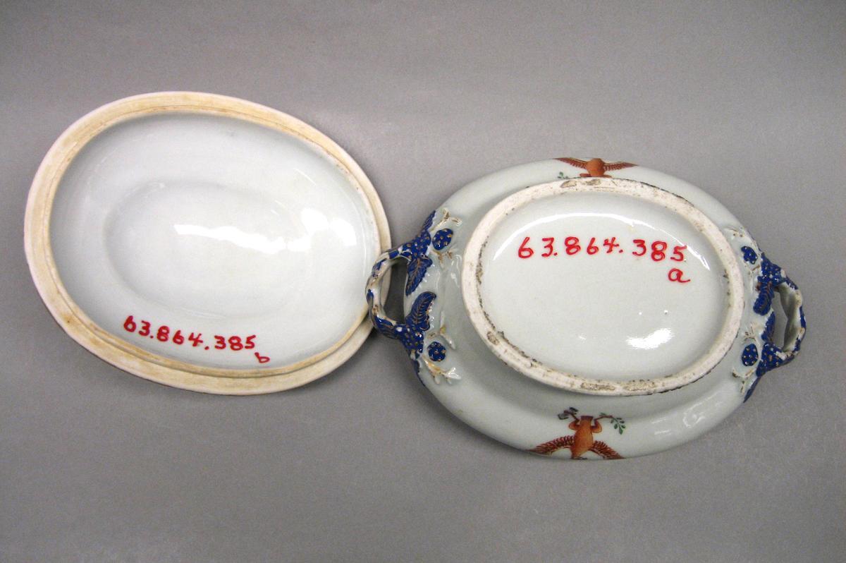 1963.0864.385 Tureen underside