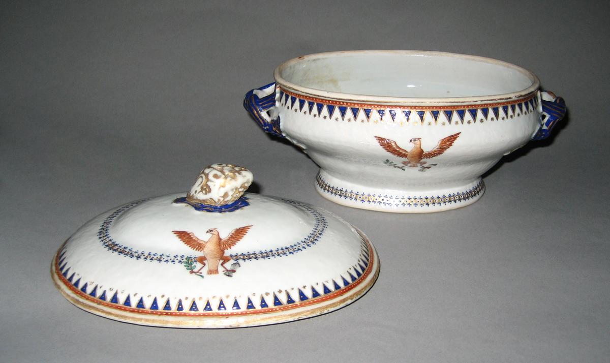 1963.0864.386 Tureen two parts