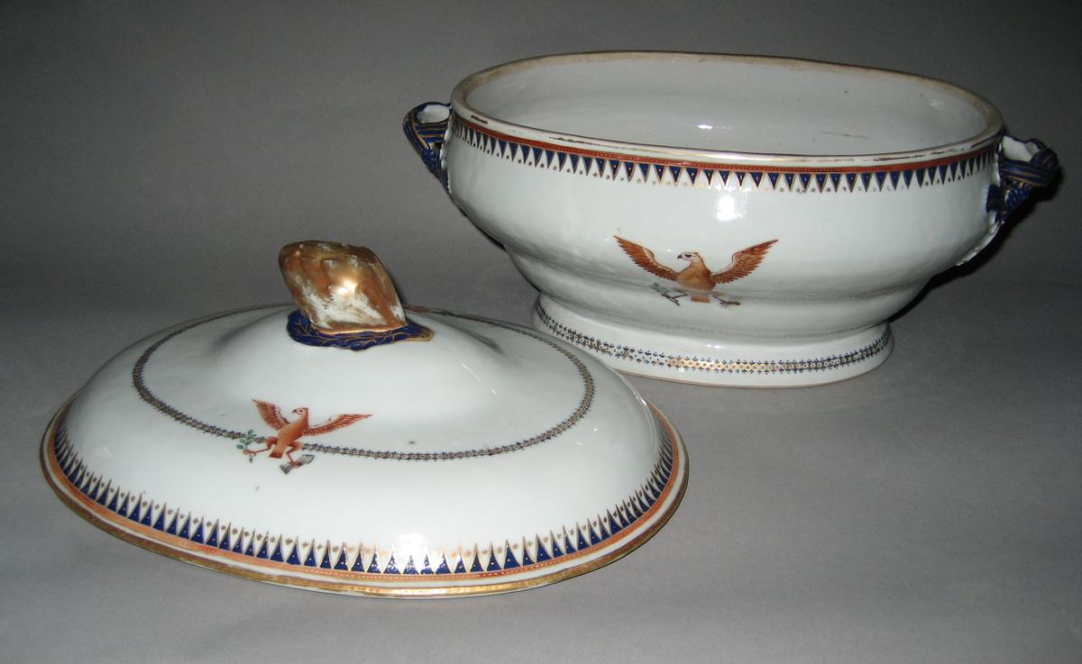 1963.0864.388 Tureen two parts